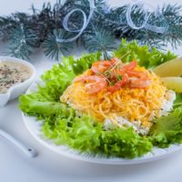 Простой салат с креветками — белковая бомба!